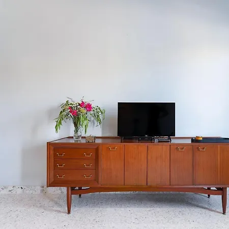 Retro Designer 1 Bedroom Apt In Cottonera New Kalkara