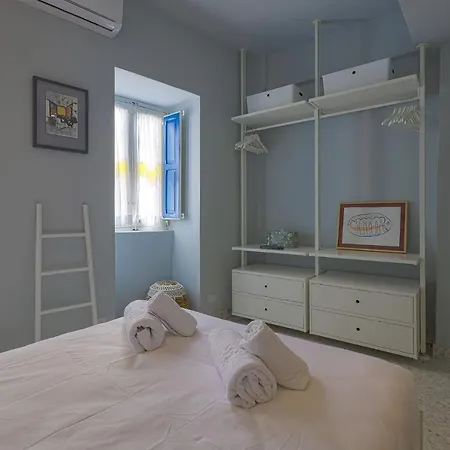 Retro Designer 1 Bedroom Apt In Cottonera New Kalkara